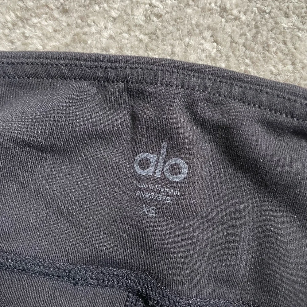 Alo YOGA Entwine Black Braided Open Laced Mid Rise Athletic Leggings EUC Size XS